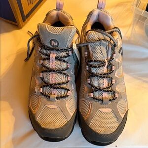 Merrell Women's Gray and Pink Athletic Shoes